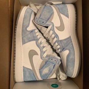 Air Jordan 1 retro high OG Hyper Royal/white